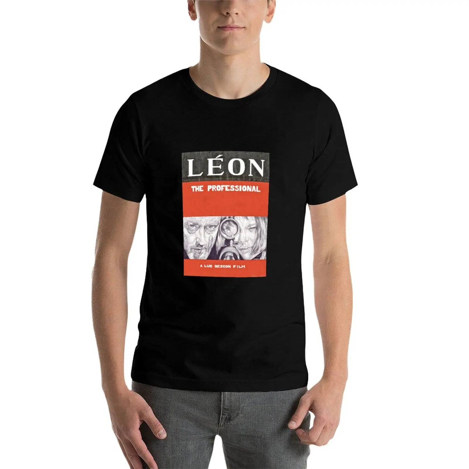 Фото Футболка с рисунком LEON, выполненным вручную карандашом, в виде кинопостера. Футболка для отдыха на природе. №4