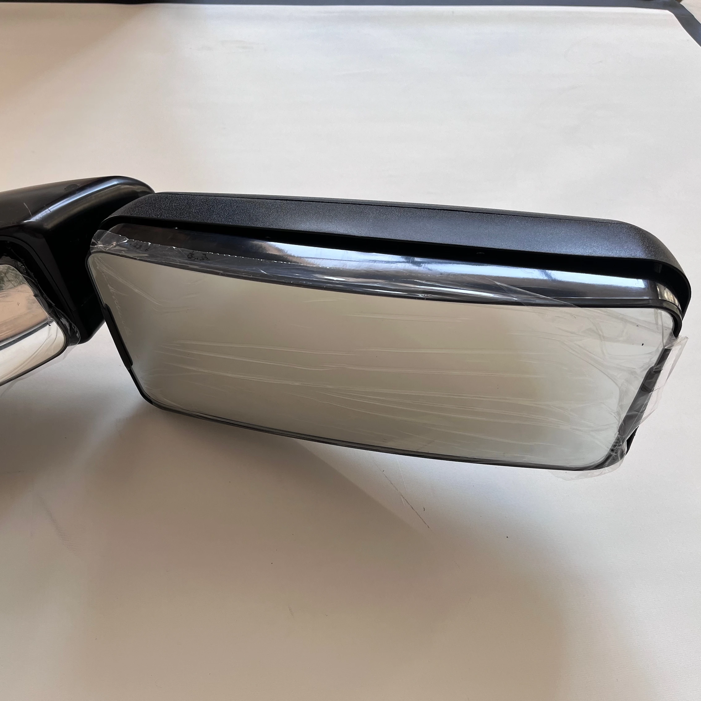 

Factory New Hot Sales Auto Bus Parts Rearview Mirror ABS Material For Yutong Benz Bus Mirror RHD KW44 All Black Rear View Mirror