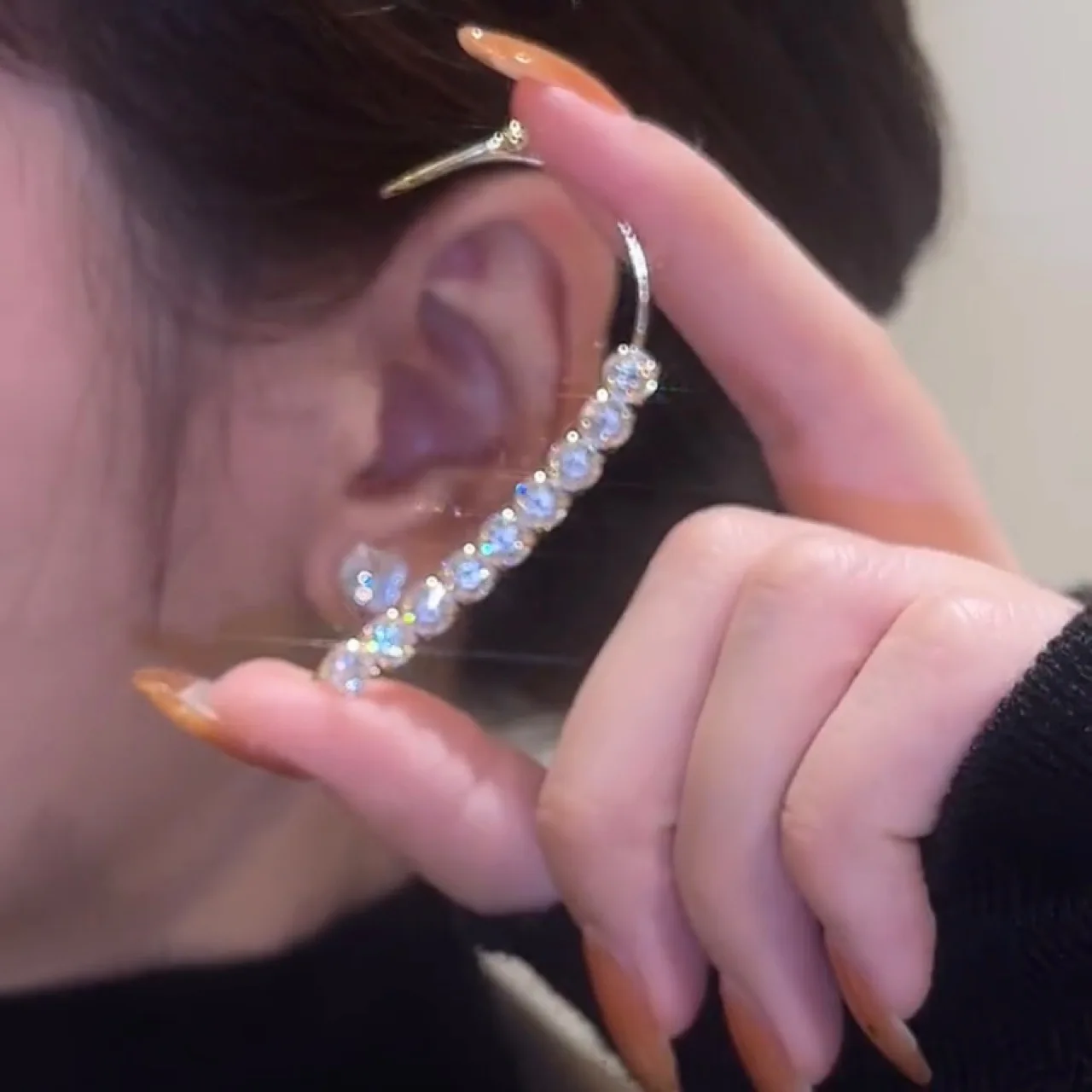 

Light Luxury High-end Zircon Ear Clips Without Pierced Ear Hanging Earrings Female Niche Design Simple and Versatile Ear Jewelry