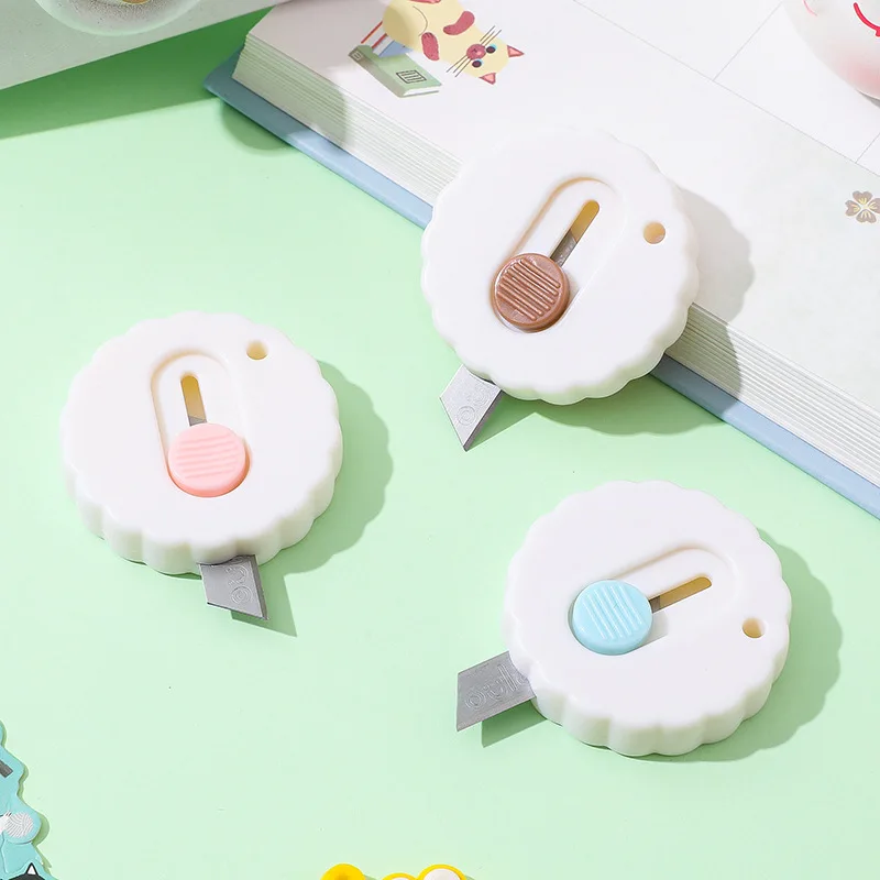 

Bear Paper-cutting Knife Portable Paper-cutting Knife Wallpaper Knife Express Knife Utility Knife Stationery Suitable for School