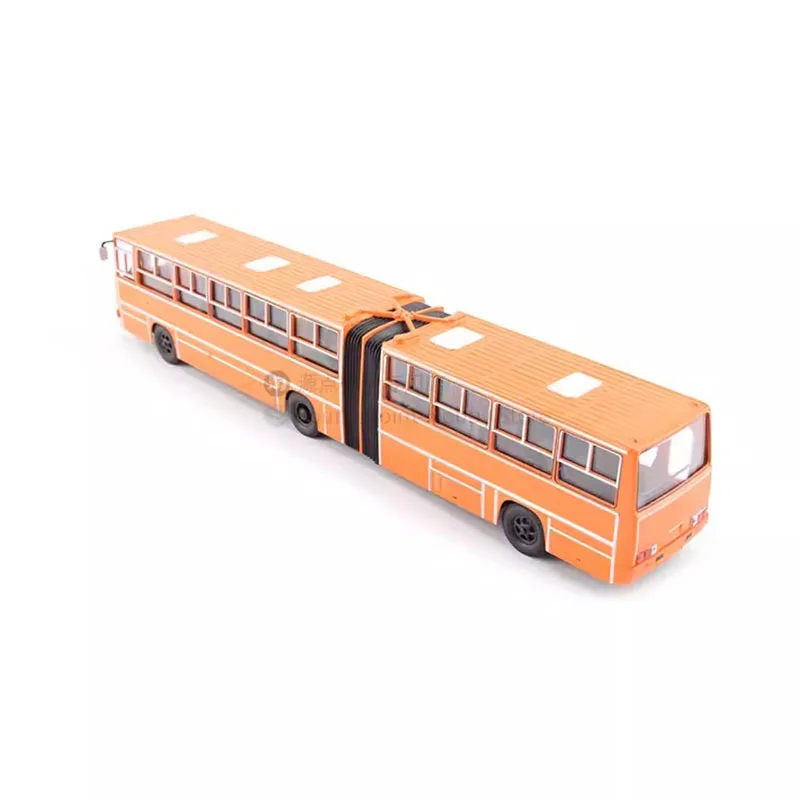 Модель автомобиля из сплава с шарнирным двигателем масштаб 1: 43