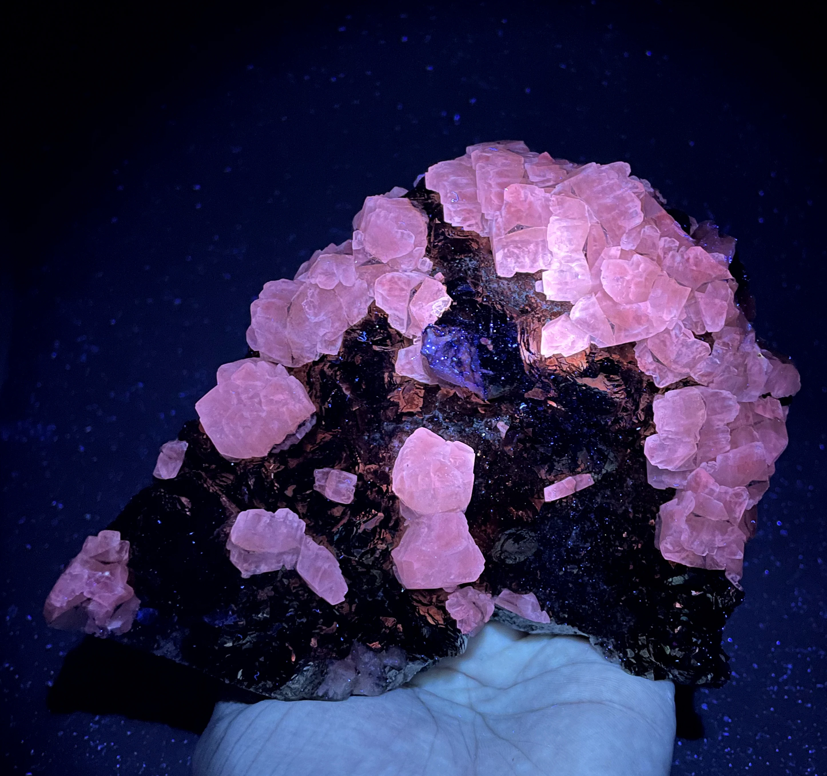 

Only one! 1152g Natural Fluorescent pink calcite and chalcopyrite Symbiotic mineral specimen Stones and crystals