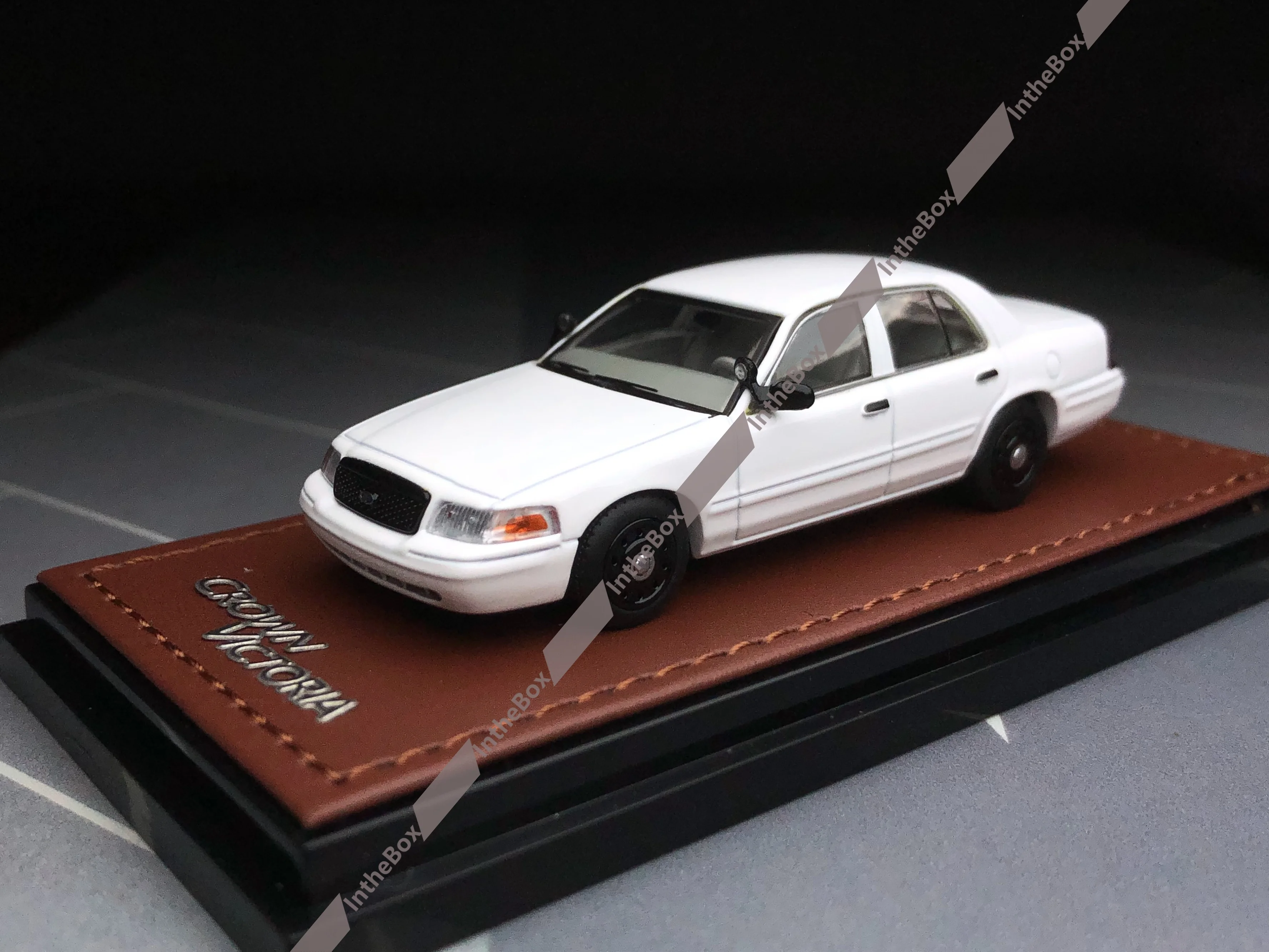GOC 1:64 White Crown Victoria EN114 Американская модель литая под давлением металлическая