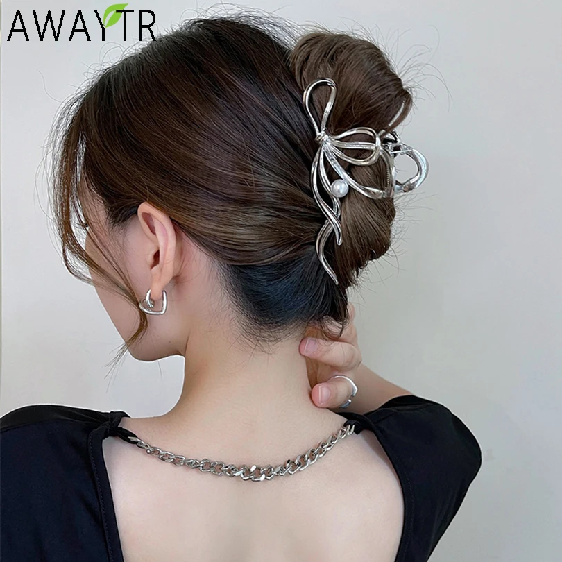 

Woman Pearl Bow Hairpin Punk Style Metal Hair Claws Barrettes Women Crab Clamp Hair Accessories Ponytail Hair Clips Headwear