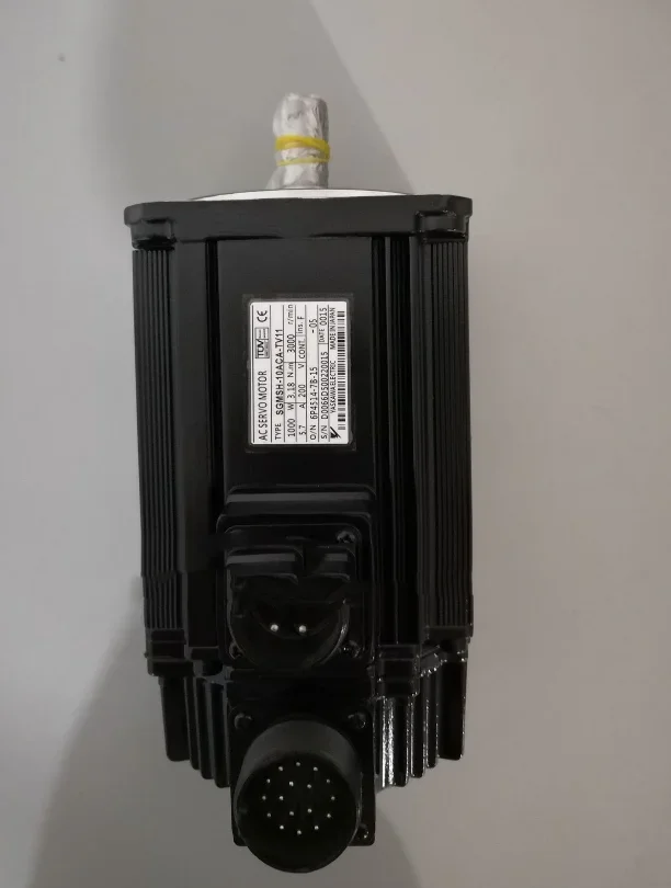 SGMSH-10ACA0TV11 Yaskawa оригинальный серводвигатель переменного тока 1 кВт 1000 Вт хорошее