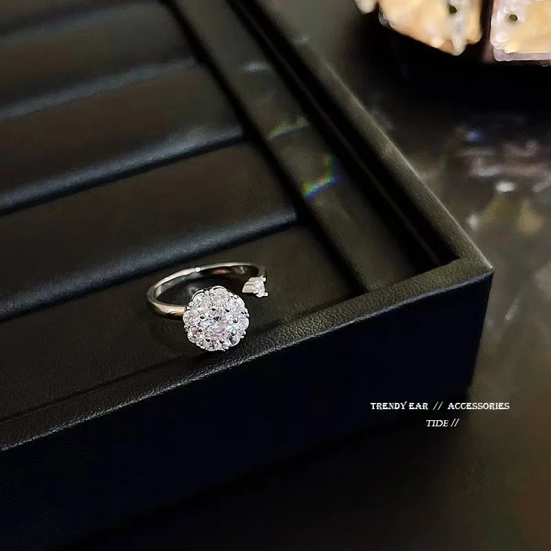 

Комплект из колье и серёг, из трех предметов