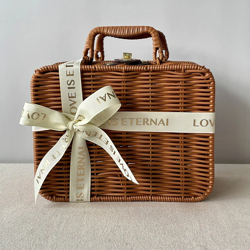

2022 New 13-inch Retro Bamboo Gift Suitcase