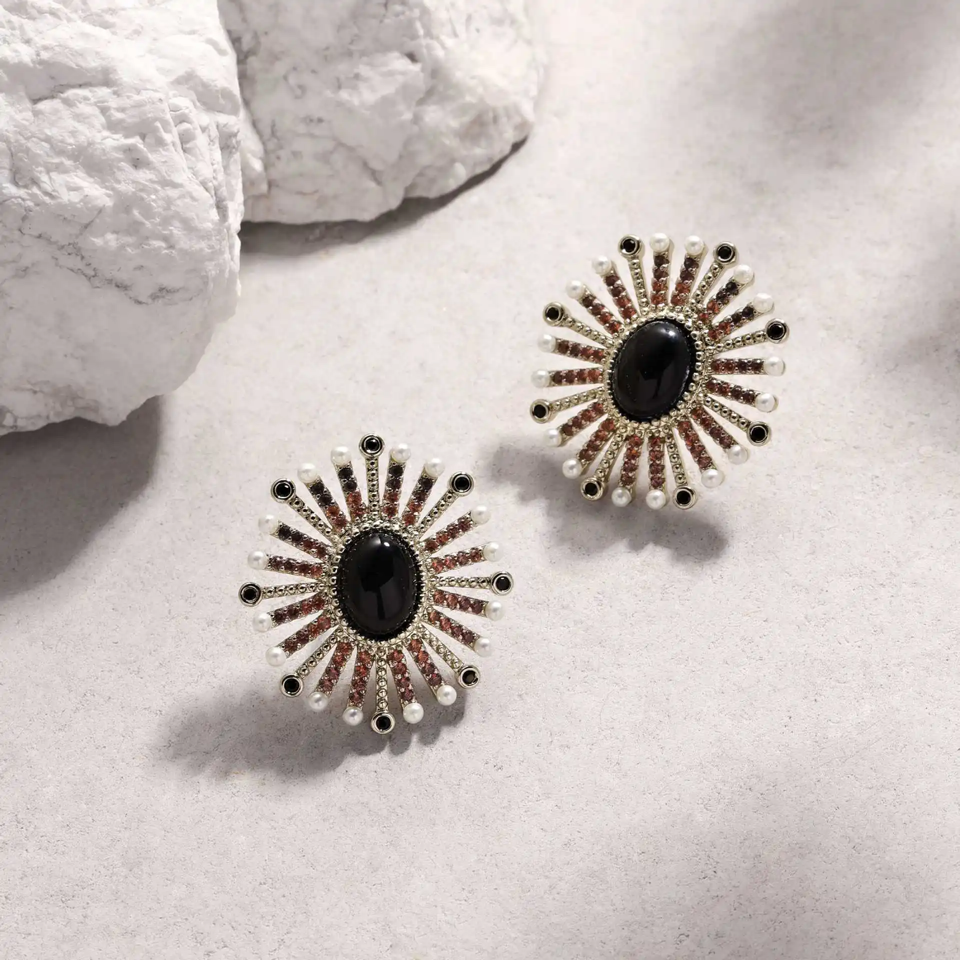 Boucles d'oreilles reine de styliste belge en Agate noire et perle, bijoux de haute qualité dorés pour femmes, cadeau de fête artistique personnalisé