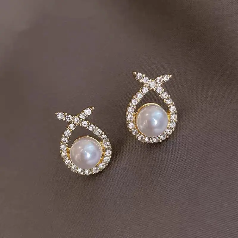 

2022 New Sparkle Full Rhinestone Knot Pearl Earrings for Woman Minimalism Golden Knot Pearl Stud Earrings Wedding Jewelry Gift