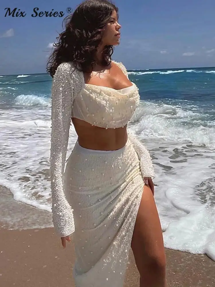 

Женский комплект из двух предметов с юбкой, жемчужинами и юбкой