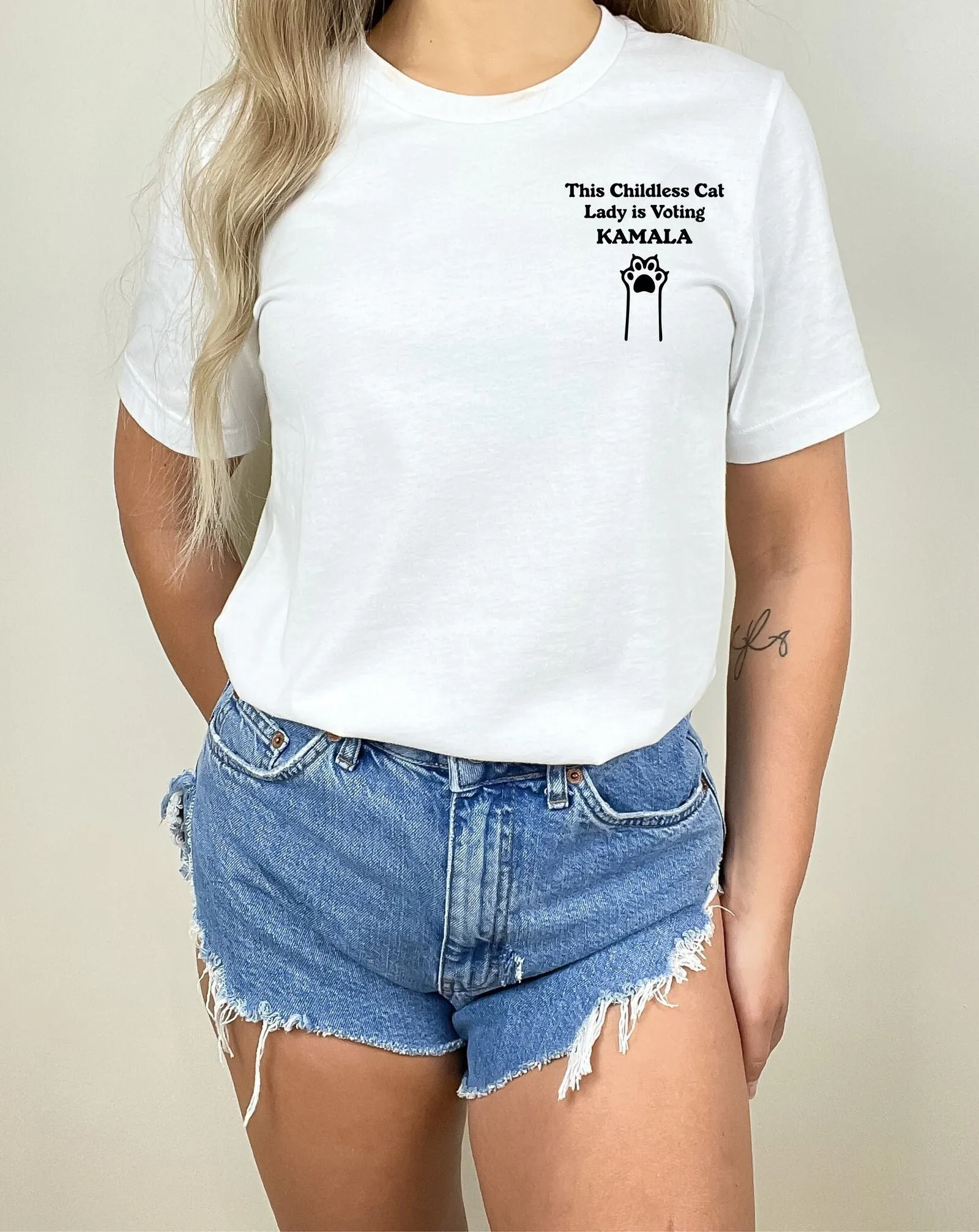 Футболка с карманом День-кошка Камала президент Харриса 2024 минималистичный
