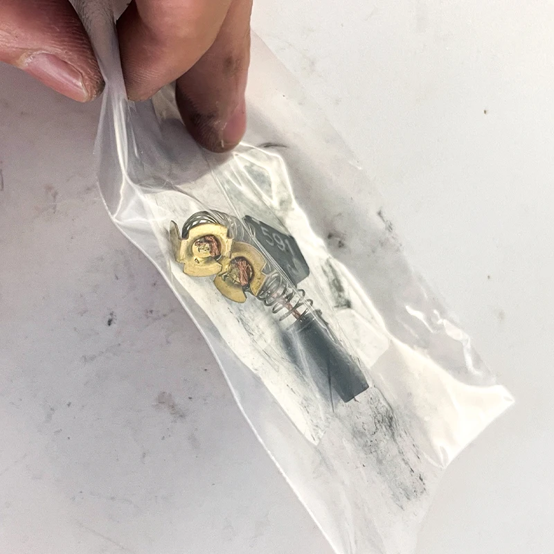 Угольная щетка для гибридного сверлильного аппарата Bosch GBM1600RE, Aircarft 591 1619PA7827 on.