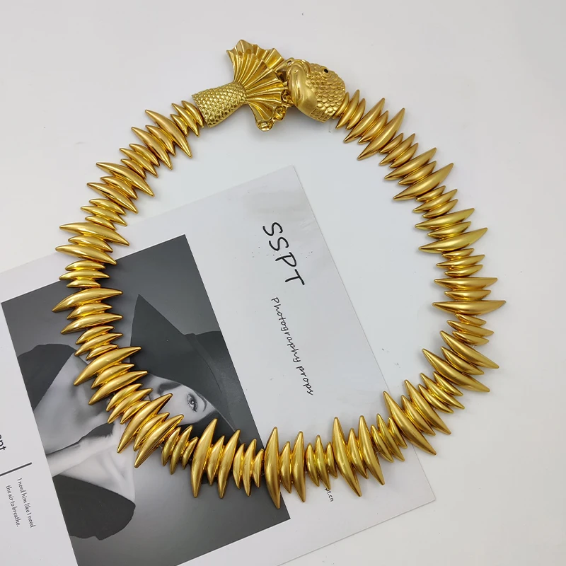 

Эластичный золотой пояс с цепочкой, женский пояс, эластичный пояс, готическое платье, дизайнерский корсет, рыбий металлический пояс для жен...