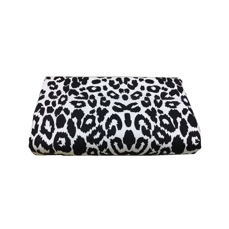 Джинсовая ткань с леопардовым принтом