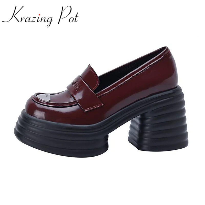 Женские туфли-лодочки из овечьей кожи на толстой подошве с круглым носком