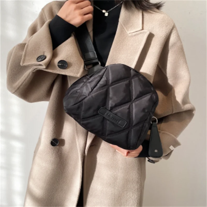 

Женская Стеганая Сумка 1 шт., вместительная черная Дамская зимняя трендовая сумка через плечо для смартфона