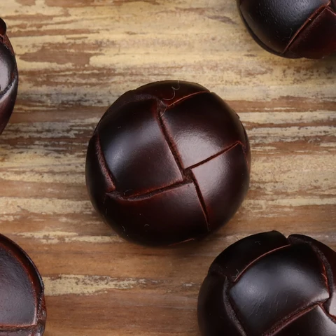 3 штуки винтажных кожаных пуговиц