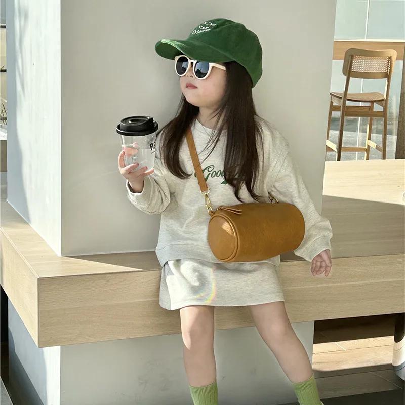 

Модная детская повседневная простая одежда с капюшоном с буквенным принтом, корейский стиль, для девочек, новинка 2023 года, комплект из двух предметов, стильная юбка на весну