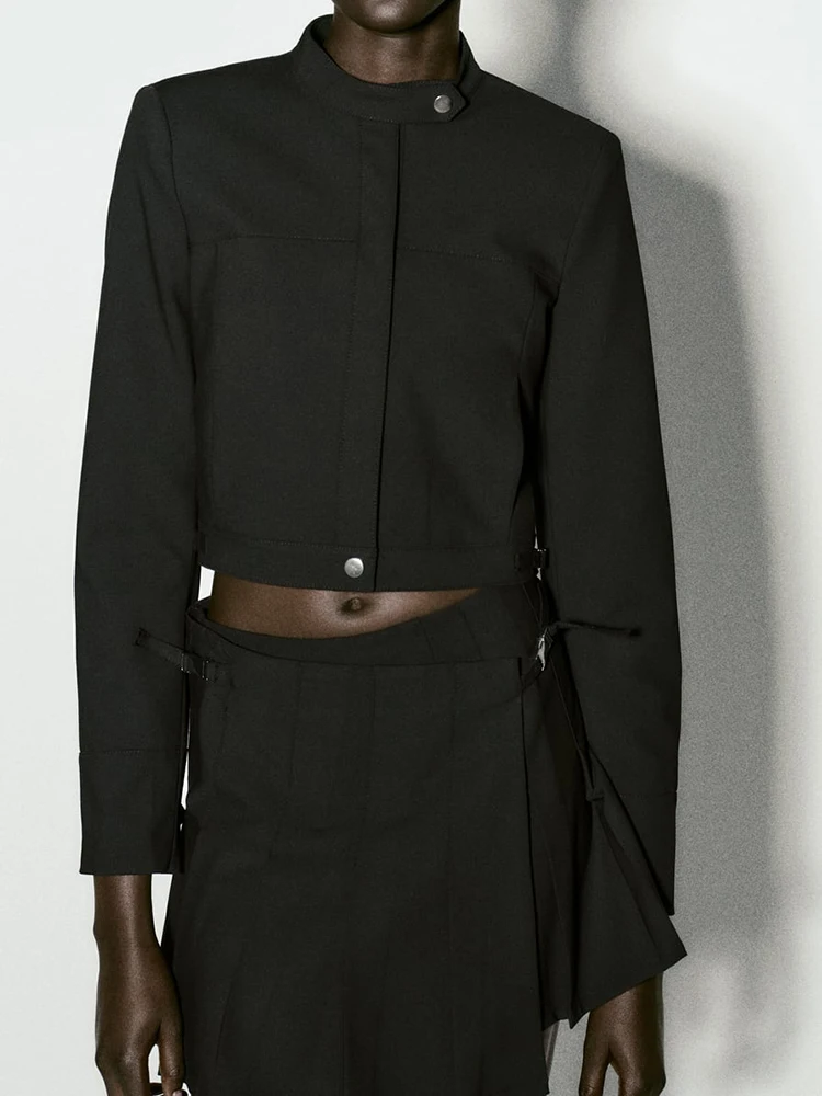 

Женская короткая куртка с круглым вырезом, длинным рукавом и пуговицами-застежками