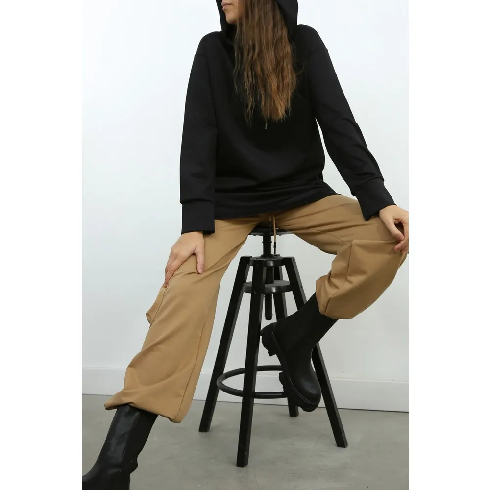 

Карманы с капюшоном и V-образным вырезом