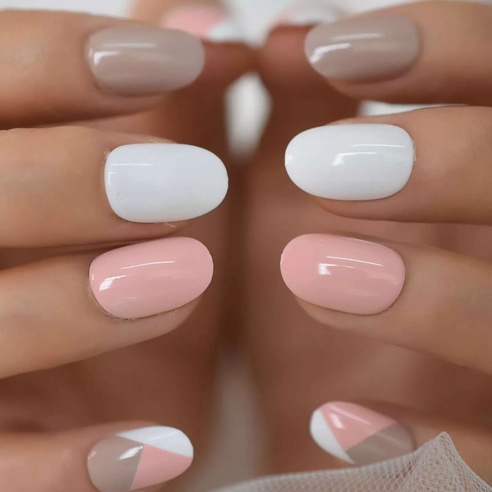 

Mix Color Nail Short Squoval Dark Red Petie Fake Nails Glossy Shiny Ladies Fingernails Perfect for Office Lady with Adhesive