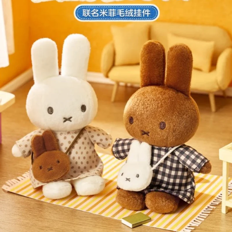 Фото Лимитированная серия плюшевых подвесок Vipo Miffy в слепой коробке, коллаборация с 88VIP, мягкий плюшевый кролик, подвесное украшение, декор для сумок, коллекционные игрушки. №4
