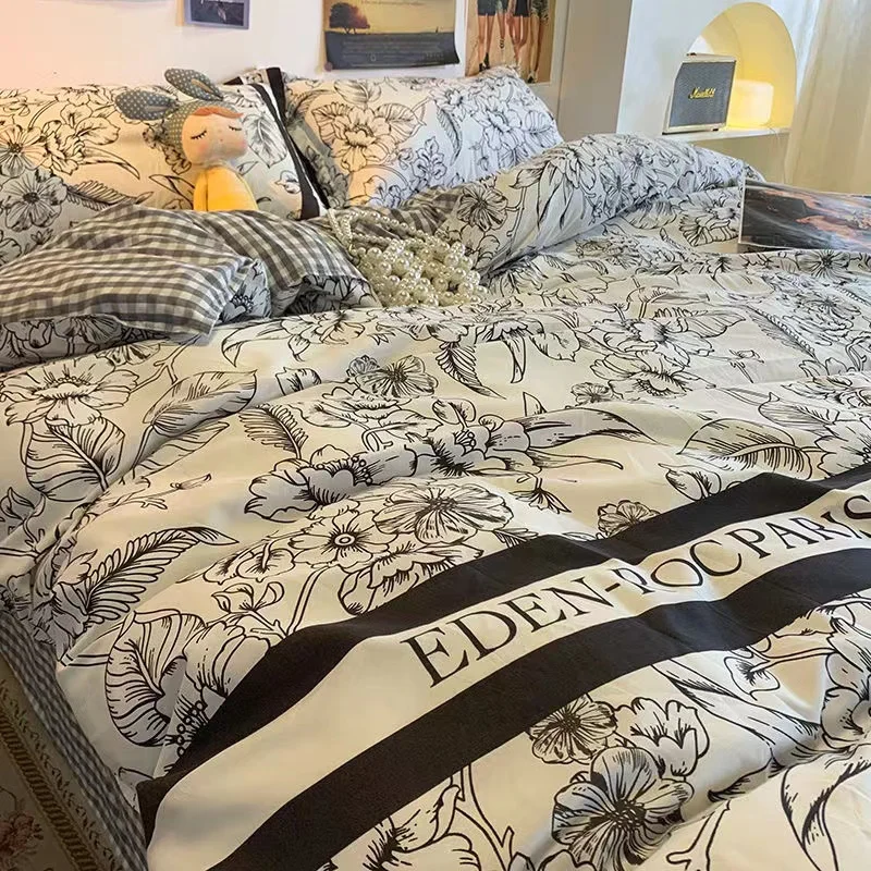 

Scandinavian wind Hepburn life home bedding four-piece set black and white wind student dormitory bed sheets quilt sets three