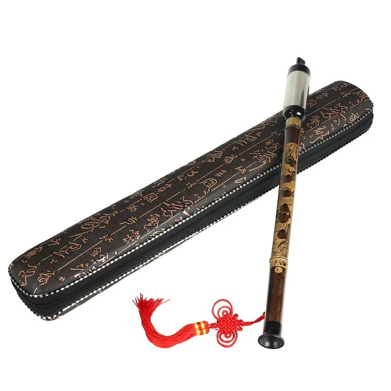 Начинающие изучают музыкальный инструмент B чтобы выдувать мелодию F Фиолетового