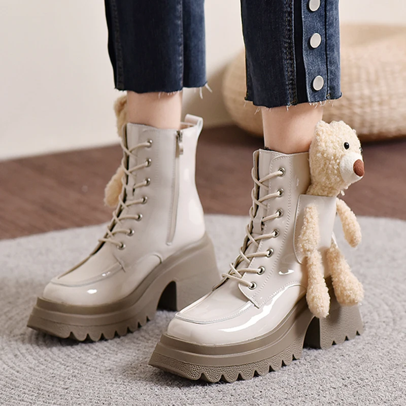 

Зимние женские ботильоны челси на высоком каблуке с маленьким медведем, новинка 2022, модная женская обувь, мотоциклетные ботинки на толстой ...