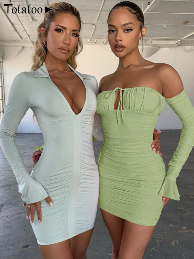 

Женское облегающее мини-платье с открытыми плечами, длинным рукавом