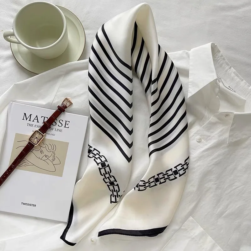 Женский шёлковый шарф с принтом в виде цепочки 70 см