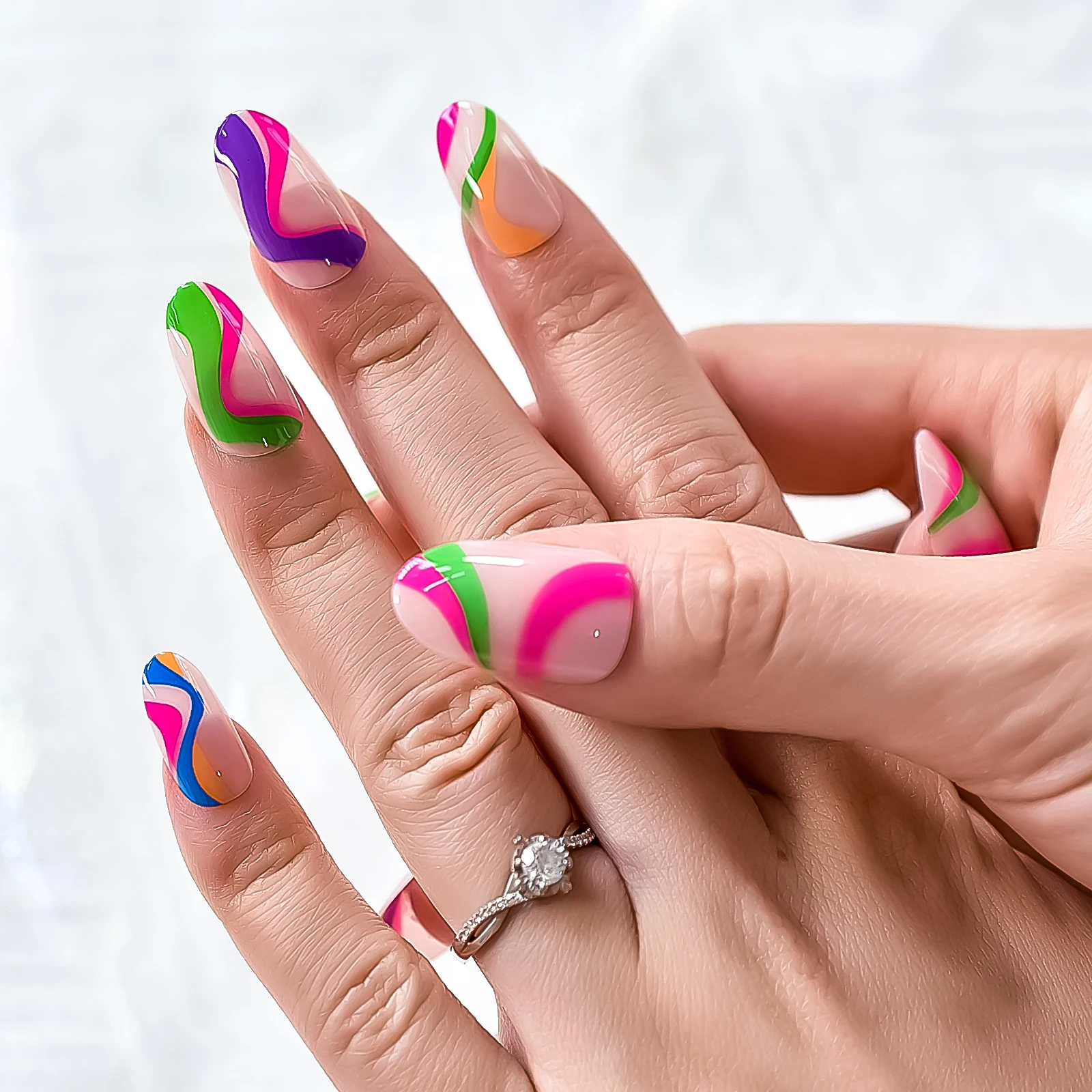 Мгновенно Обновите свой внешний вид с помощью 24 шт. коротких глянцевых радужных