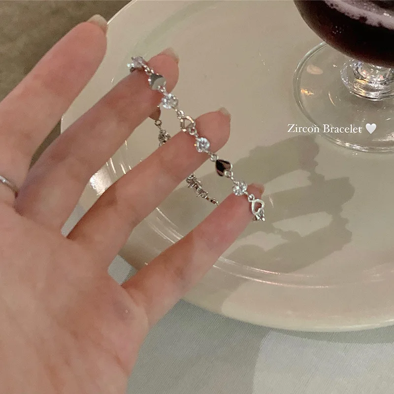 

1pcs sweet cool love heart zirconia bracelets girls ins simple niche design hollow heart-shaped bracelets hundred matching gifts