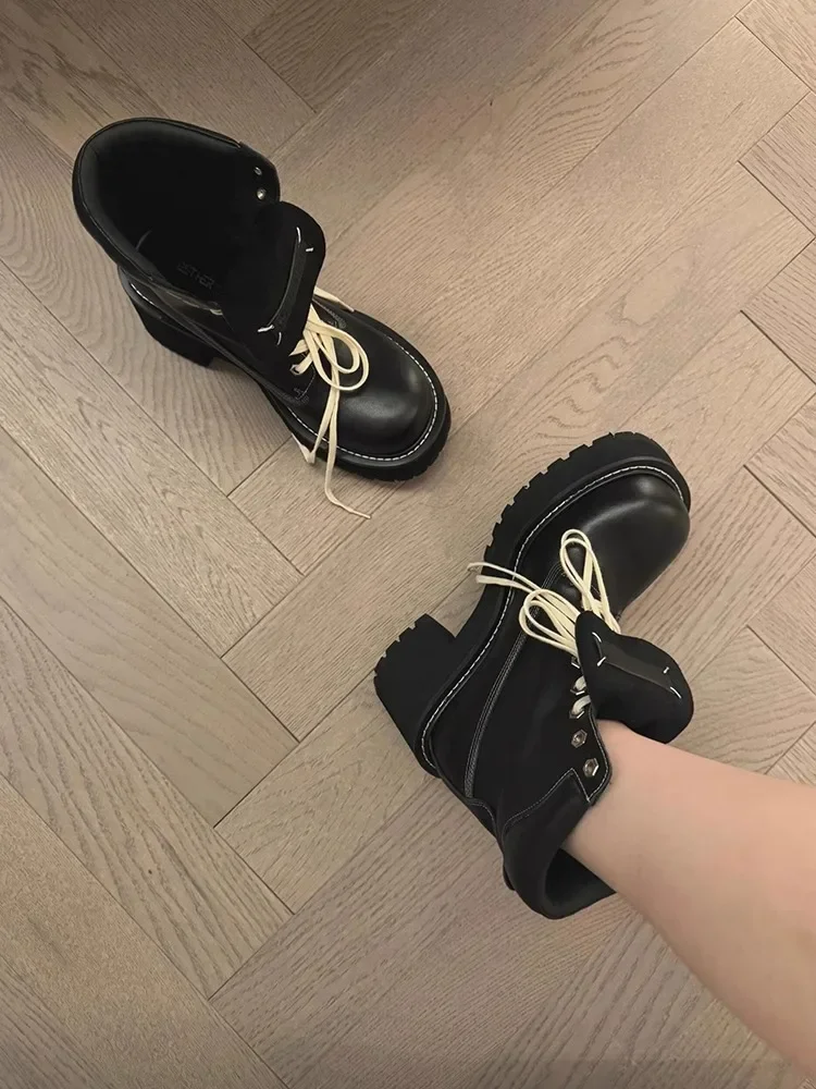 Кожаные ботинки на платформе и толстом каблуке с ремешком шнуровке женские