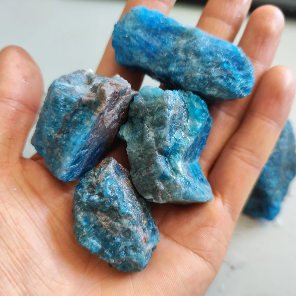 

Кристаллы синего апатита