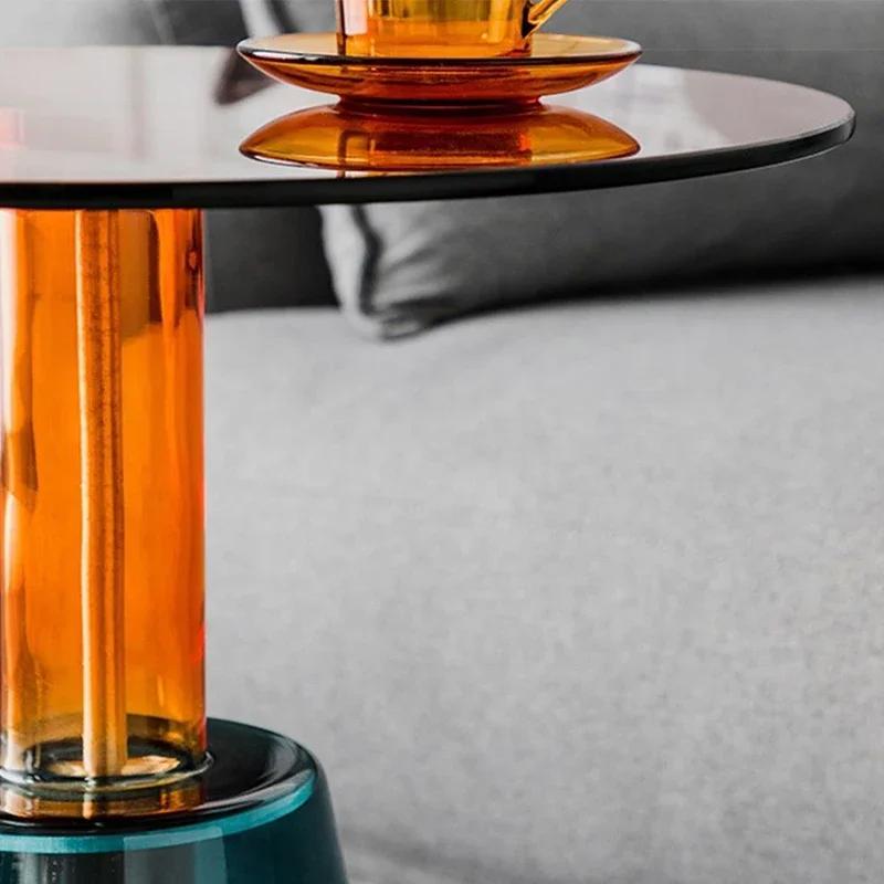 Стеклянный журнальный столик