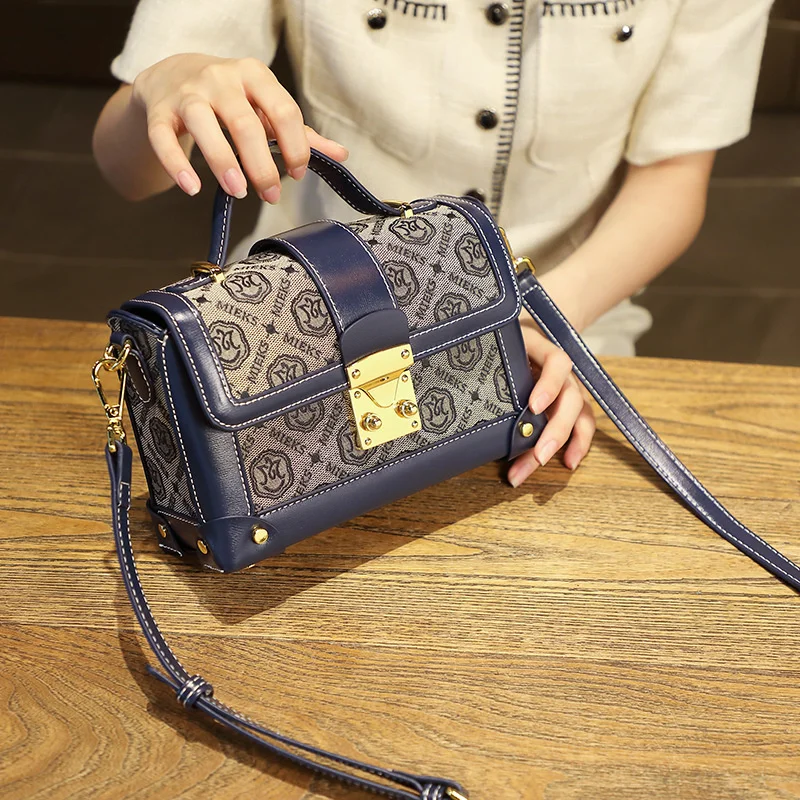 

The new small square bag women bag high-grade sense box handbag shoulder cross-body bag small design printing light luxury W842