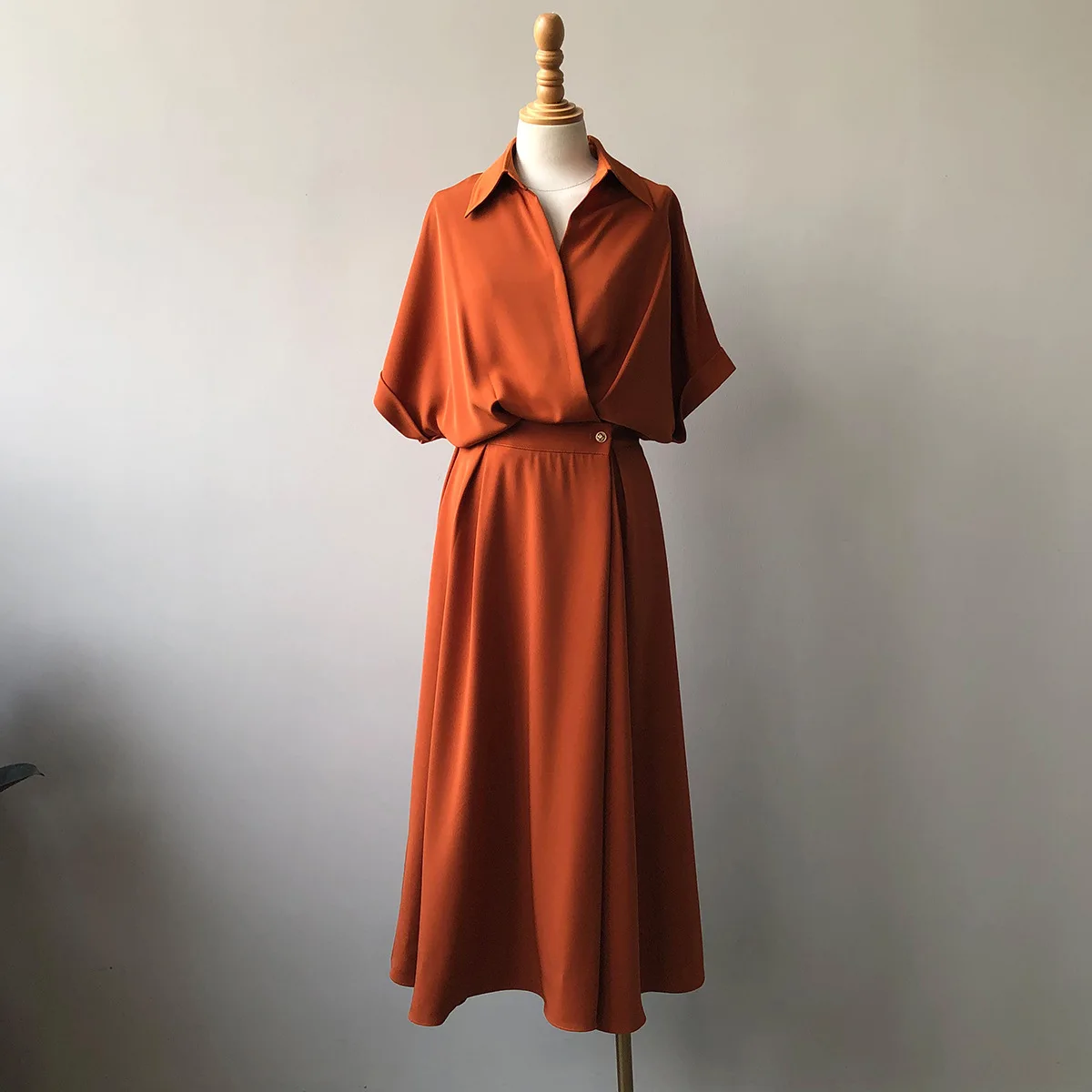 

SuperAen 2022 Summer New V-neck Solid Waist Turn-down Collar A-LINE Mid-Calf Casual Shirt Dresses for Women