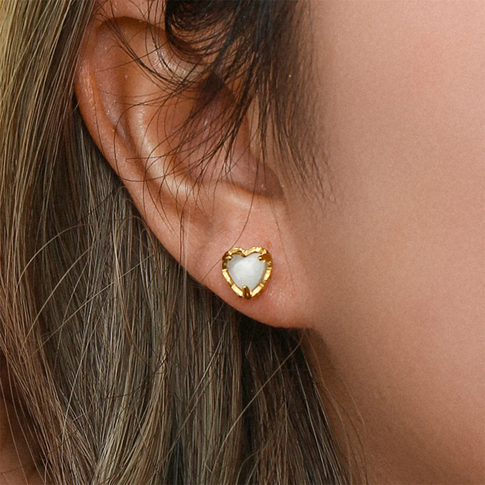 

2022 Lovely White Black Natural Zircon Heart Stud Earrings for Women 18K Gold Plated Waterproof Ear Jewelry Accessories Gift