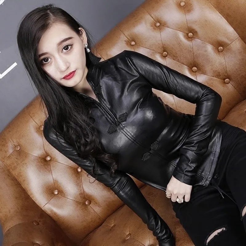 Женская короткая куртка из искусственной кожи