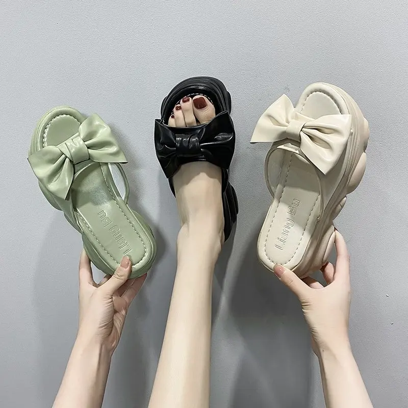 

HKXN PU Surface Bow Slippers Women Summer Fashion 2022 New Muffin Thick Bottom Super High Heel Sandals Beach Slippers T