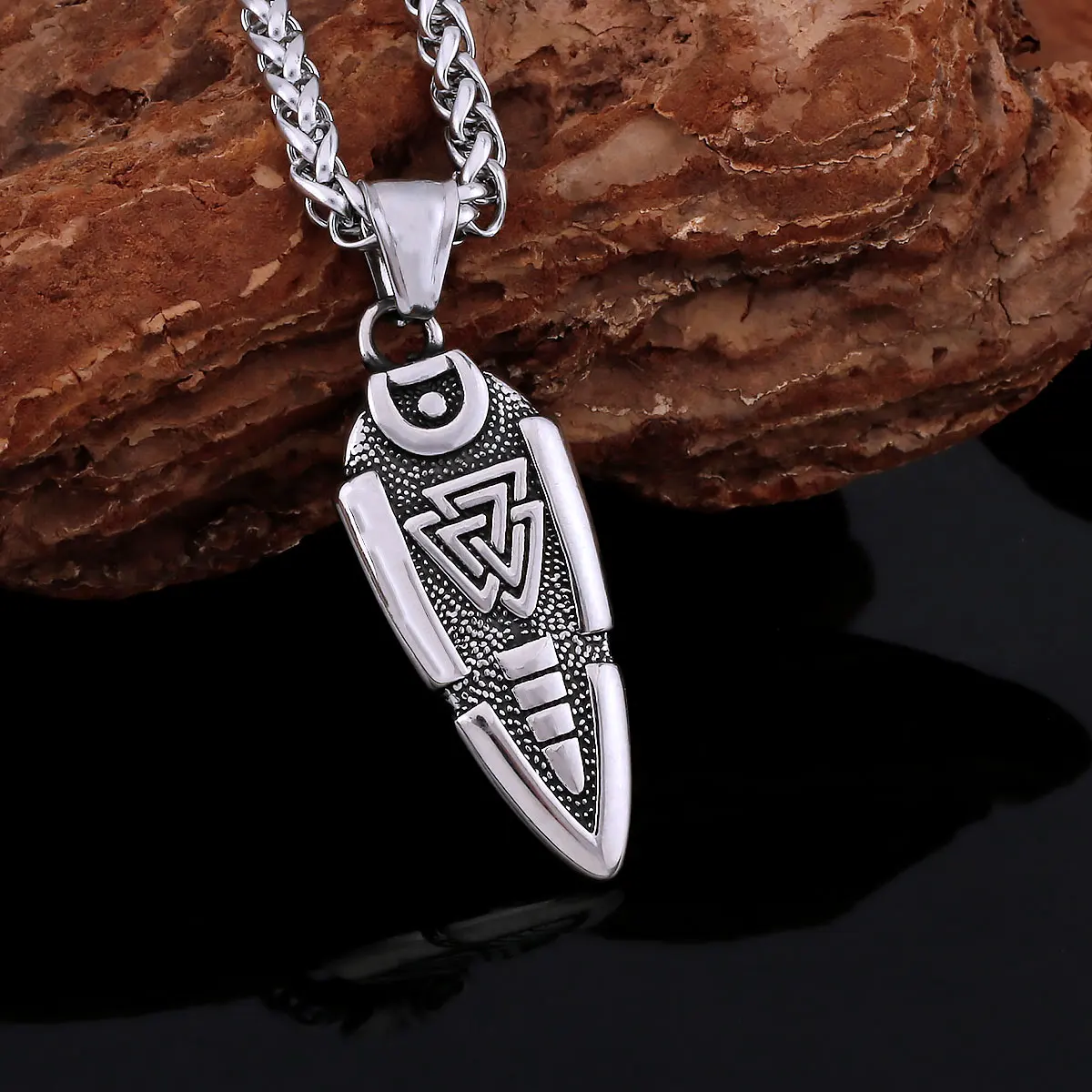 

Men's Never Fade Viking Fashion Necklace Retro Men's Stainless Steel Amulet Rune Pendant Necklace Men's and Women's Jewelry Gift