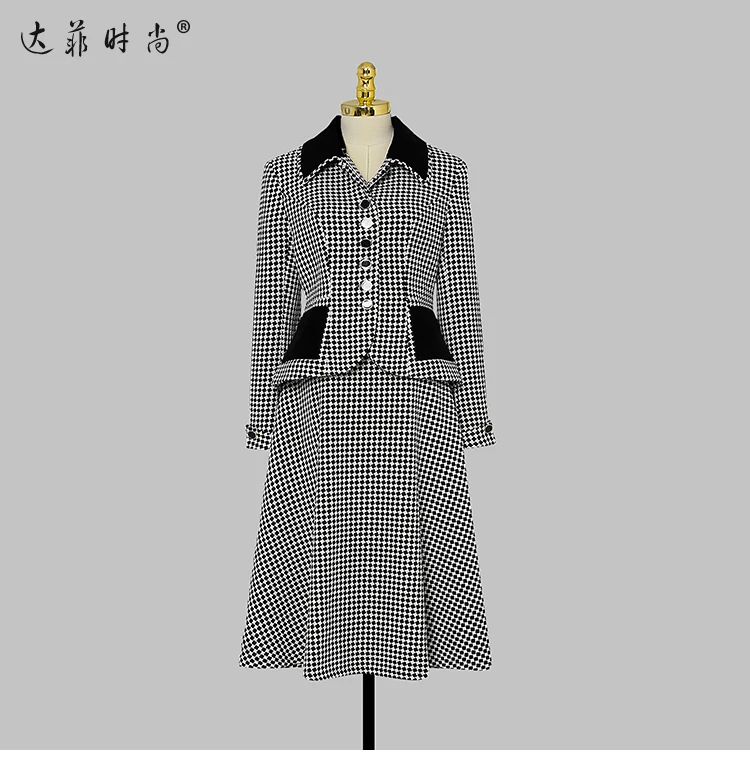 Рисунок 3 - Женский твидовый комплект с юбкой