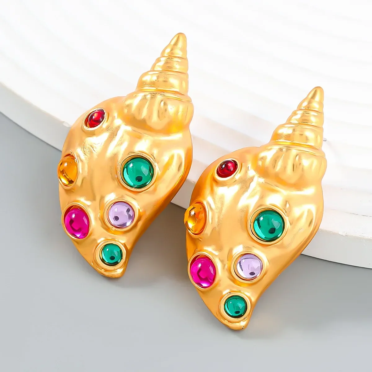 Серьги-гвоздики в дворцовом стиле женские украшенные бриллиантами форме