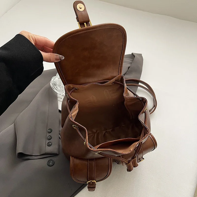 Женские рюкзаки из искусственной кожи с маленькими двойными карманами в стиле