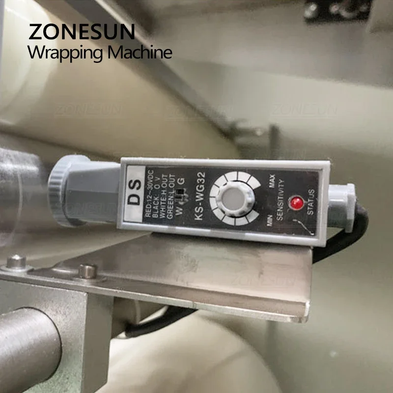 ZONESUN Horizontal Wrapping Packaging Machine Mask Biscuit Cake Candy Food Vegetable Plastic Bag Pouch Packing Production