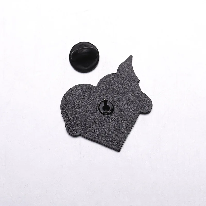 Эмалированные булавки в форме сердца ассортименте