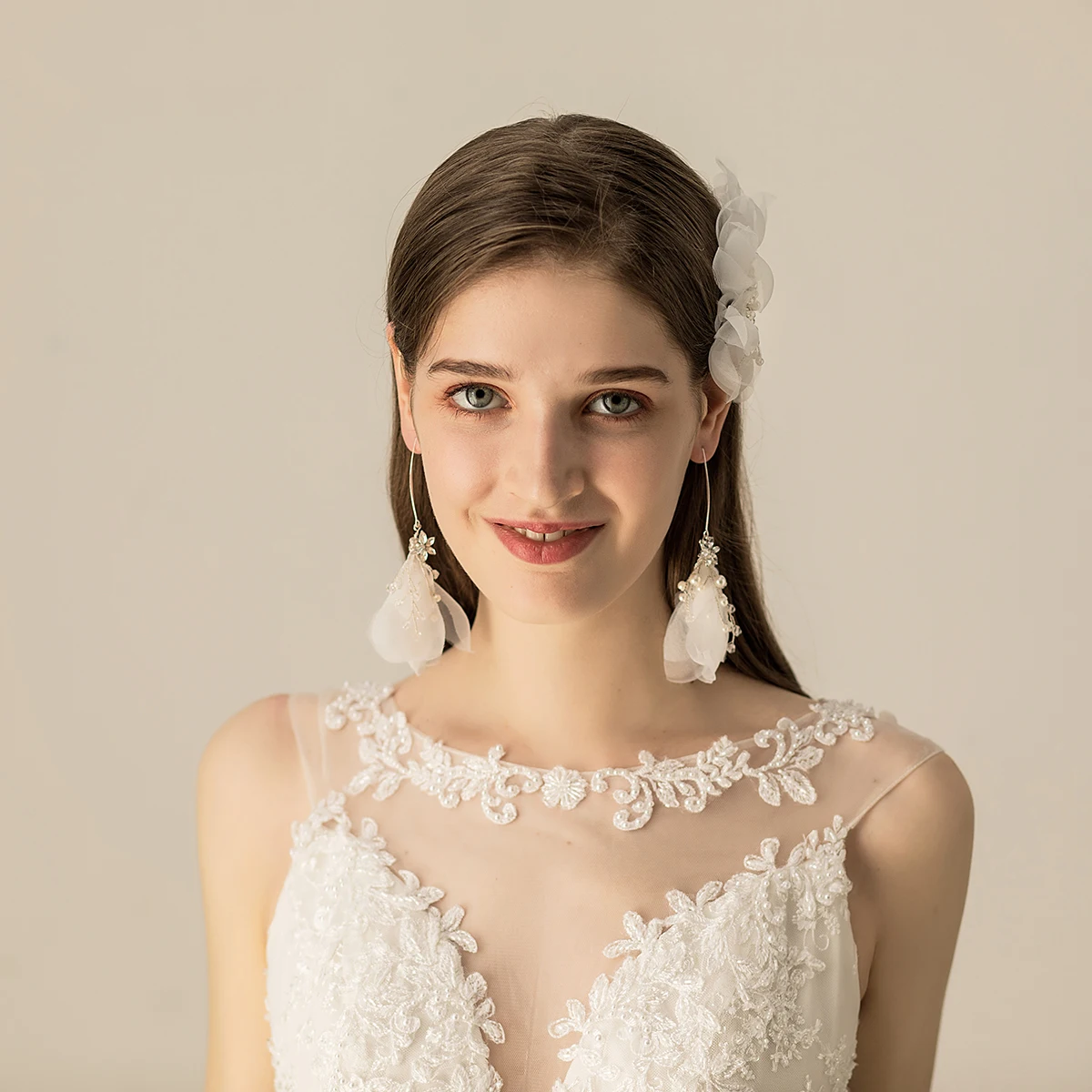 O577 Exquisite Handmade Wedding Bridal Headpiece White Yarn Flower Crystal Pearls Bridesmaid Hair Comb Women Pageant Ear Hook