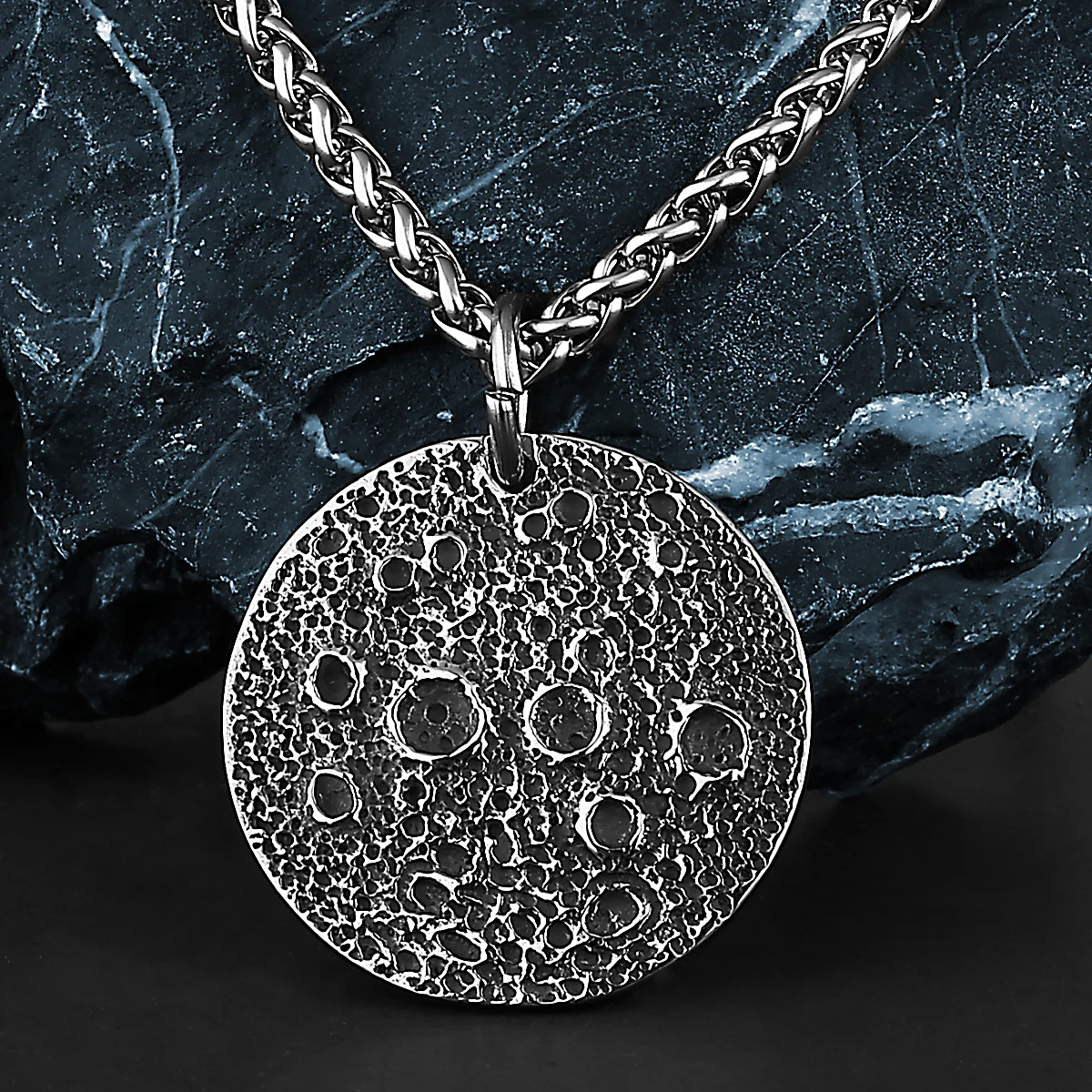 

Retro Moon Surface Coin Pendant Unisex Fashion Simple 316L Stainless Steel Pendant Necklace Gift Jewelry Wholesale