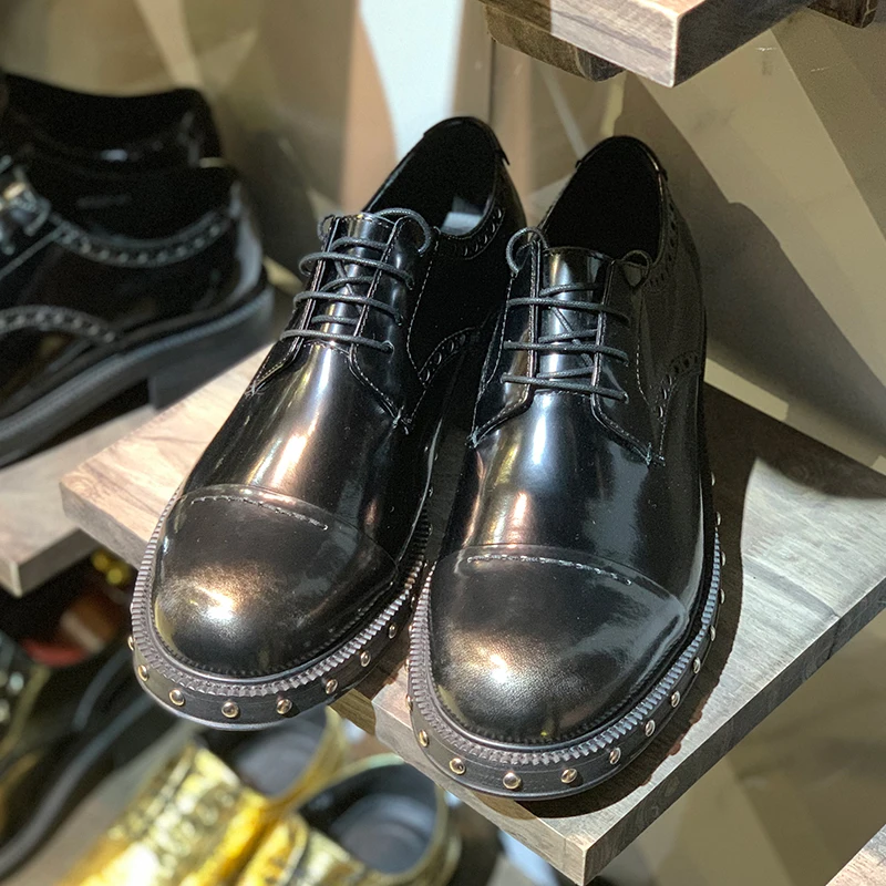 Весенне-осенний новый комплект туфель дерби на квадратном каблуке с заклепками